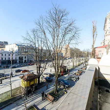 с террасой, крещатик 29, бессарабка Apartment